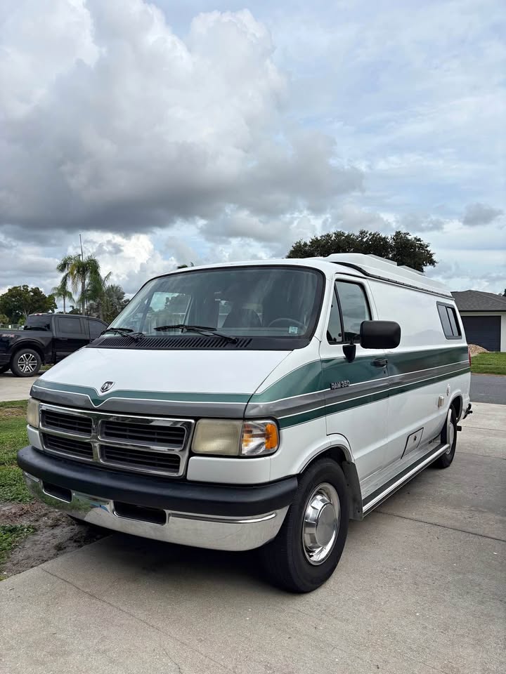 Dodge-Ram-van-b350-1994