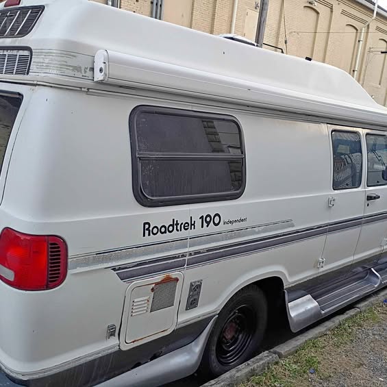 Dodge-Ram-van-roadtrek-1995