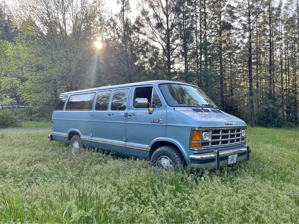 Dodge-Ram-wagon-b250-1988