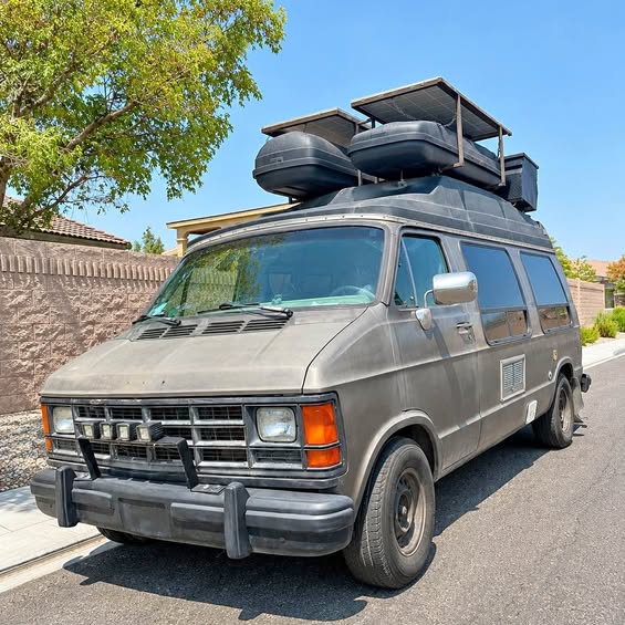 Dodge-Ram-wagon-b250-1991