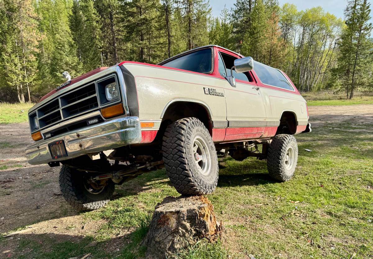 Dodge-Ramcharger-150le-1990-red