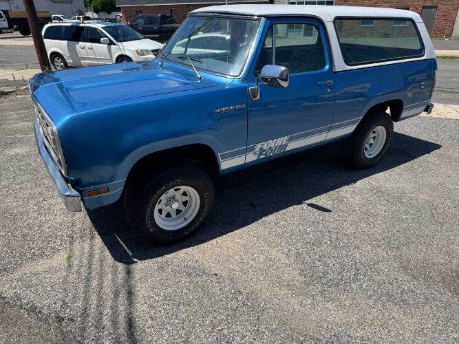 Dodge-Ramcharger-1975-BlueWhite