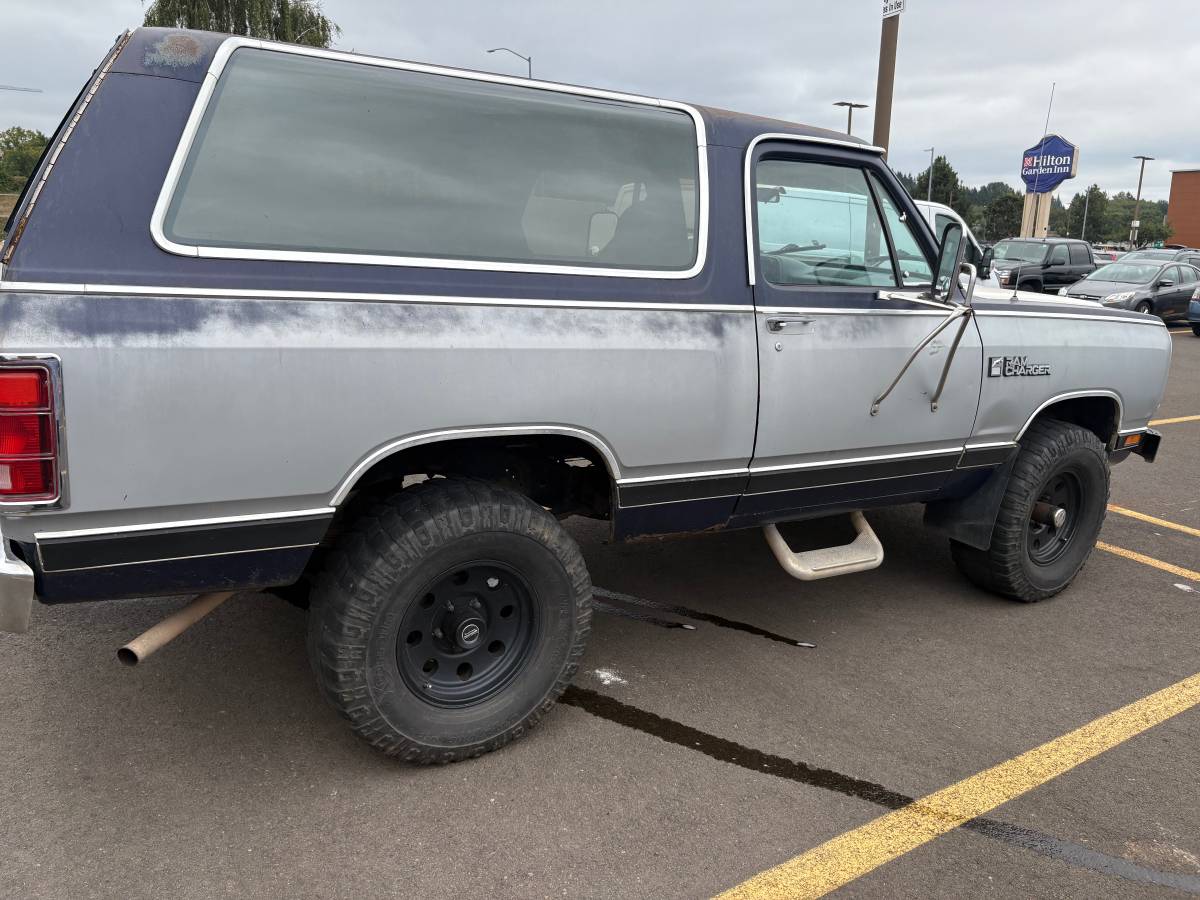 Dodge-Ramcharger-1982