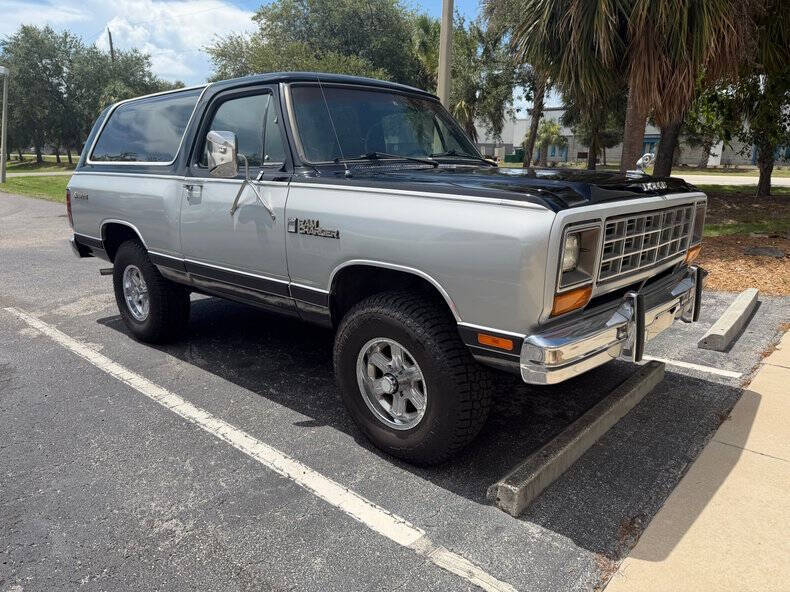 Dodge-Ramcharger-1983-SilverBlack-Two-Tone-Dark-Blue
