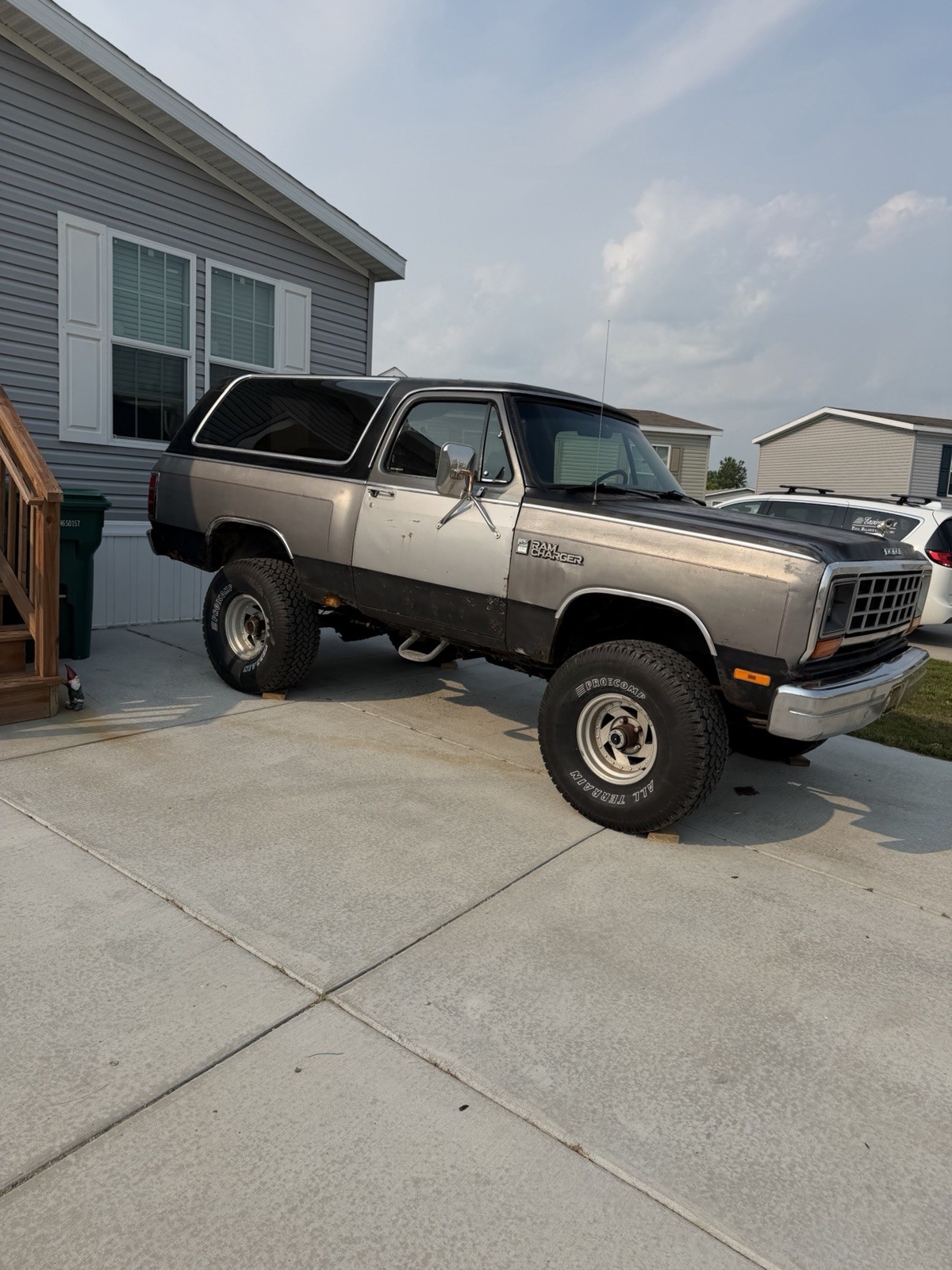 Dodge-Ramcharger-1985-SUV-Red