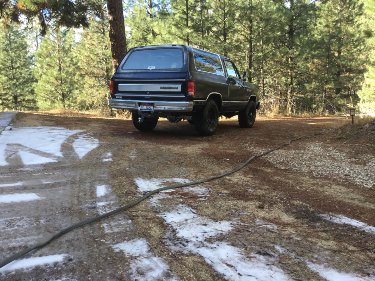 Dodge-Ramcharger-1986-black