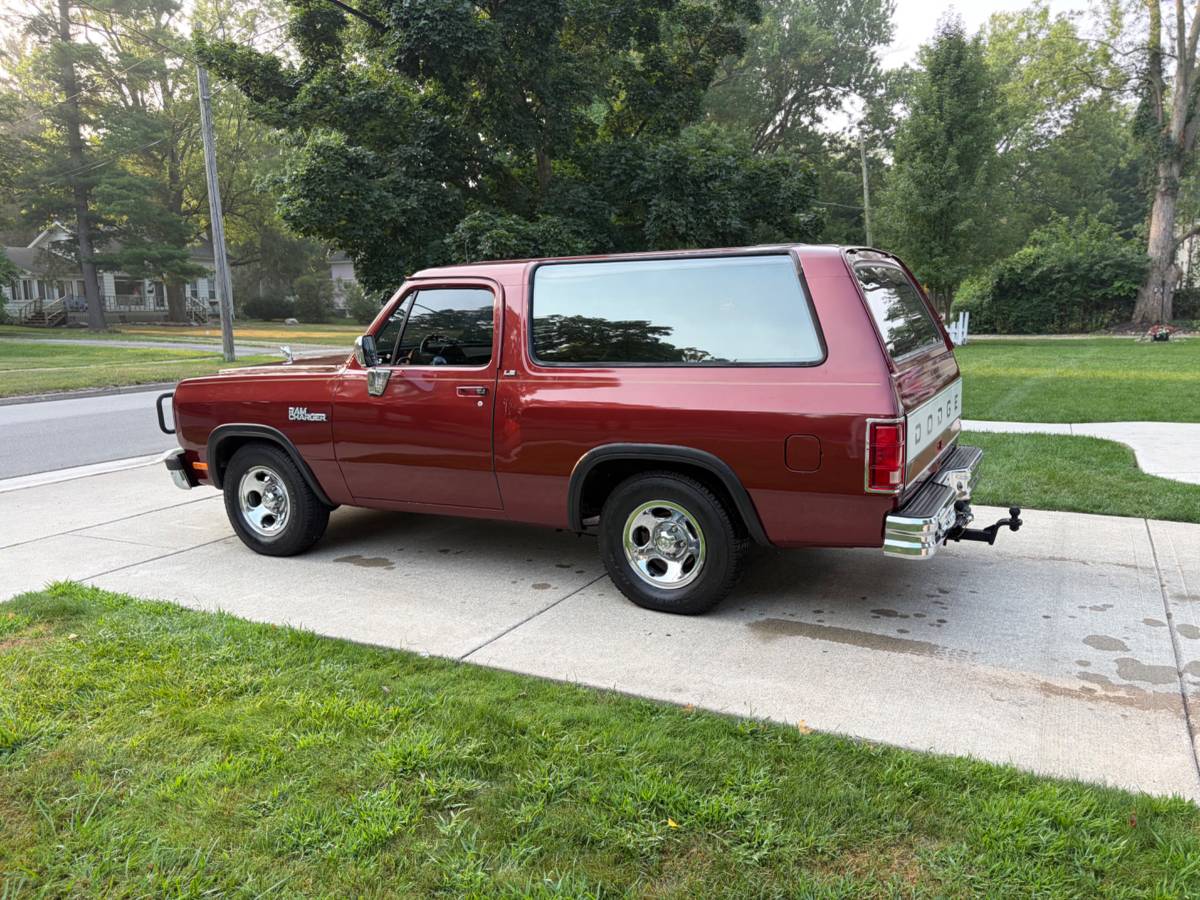 Dodge-Ramcharger-1990