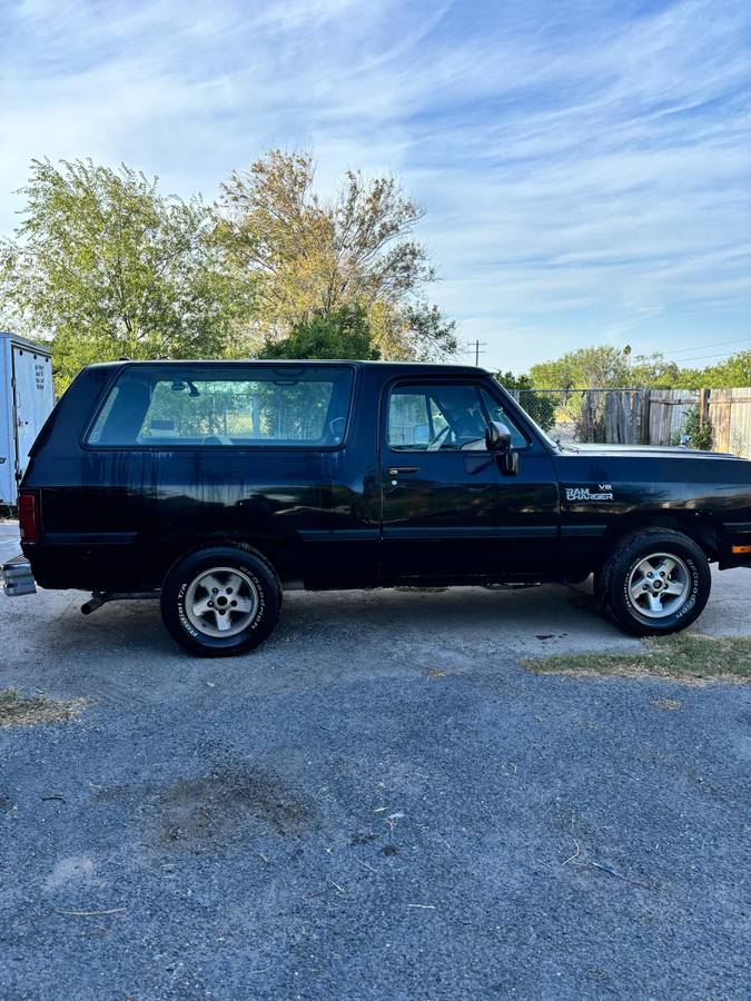 Dodge-Ramcharger-1994-Black