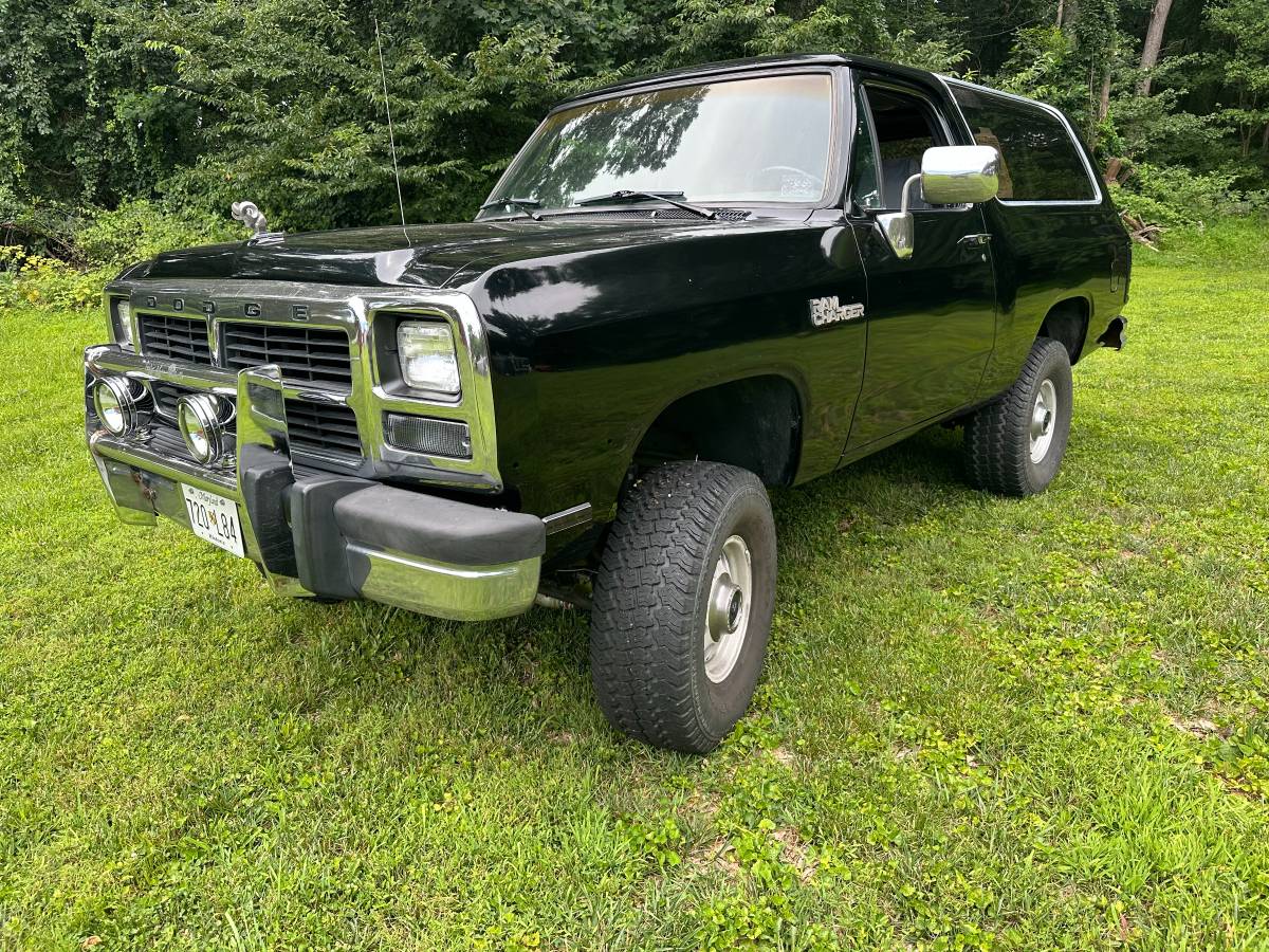 Dodge-Ramcharger-4x4-1991-black