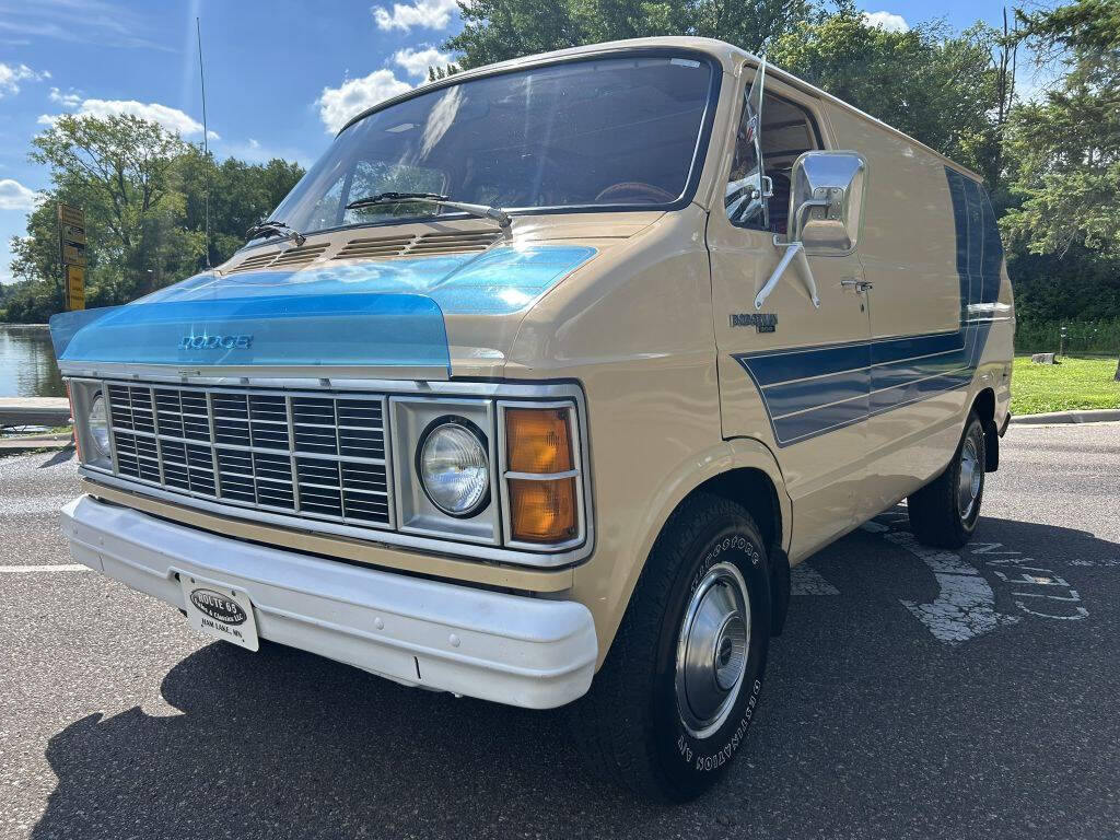 Dodge-Sportsman-van-1979-Tan-Red