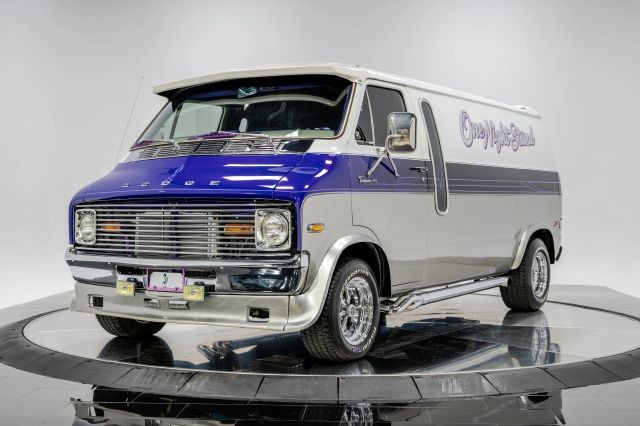 Dodge-Tradesman-200-1975-Purple