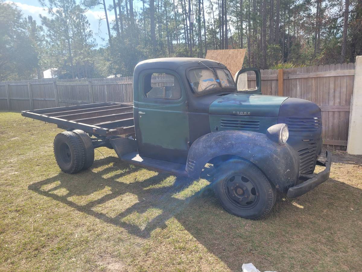 Dodge-Truck-1947-black
