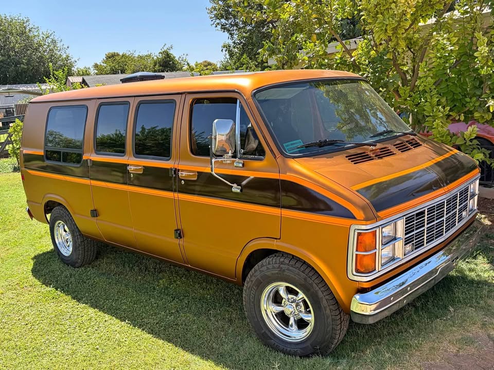Dodge-Van-b200-1979