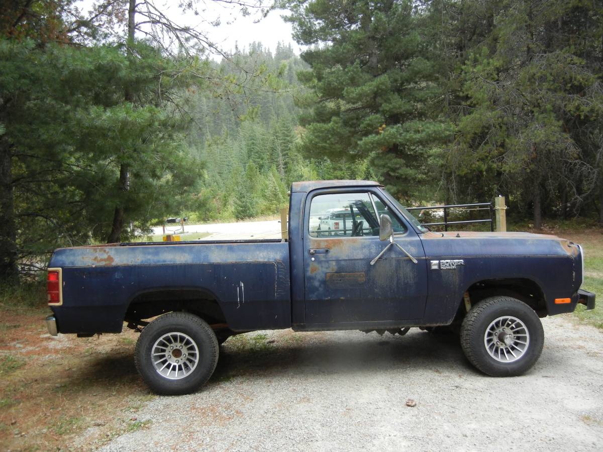 Dodge-W-series-1984-Blue