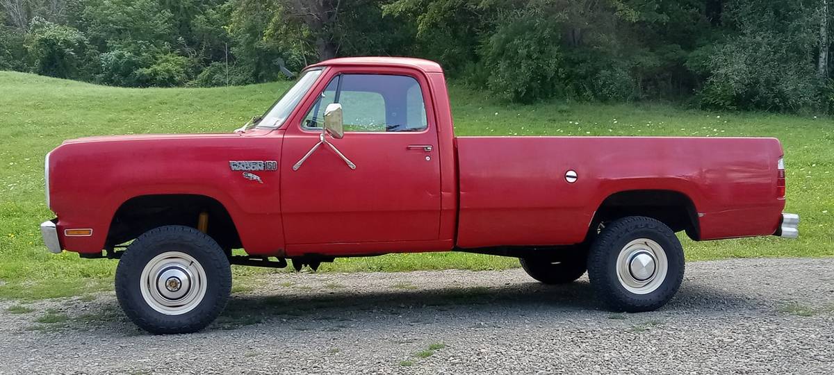 Dodge-W150-power-wagon-1980