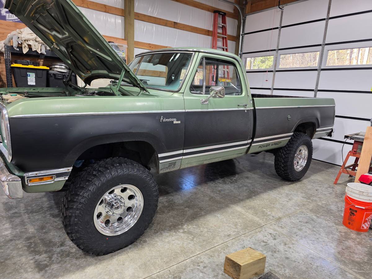 Dodge-W200-adventurer-1977-green