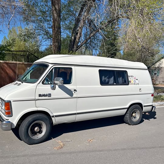 Dodge-ram-Van-1988