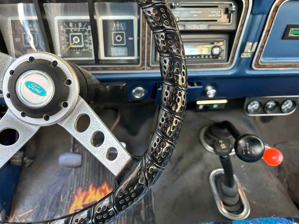 F-250-ranger-lariat-1978-blue