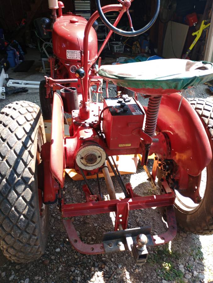 Farmall-cub-1950-Red