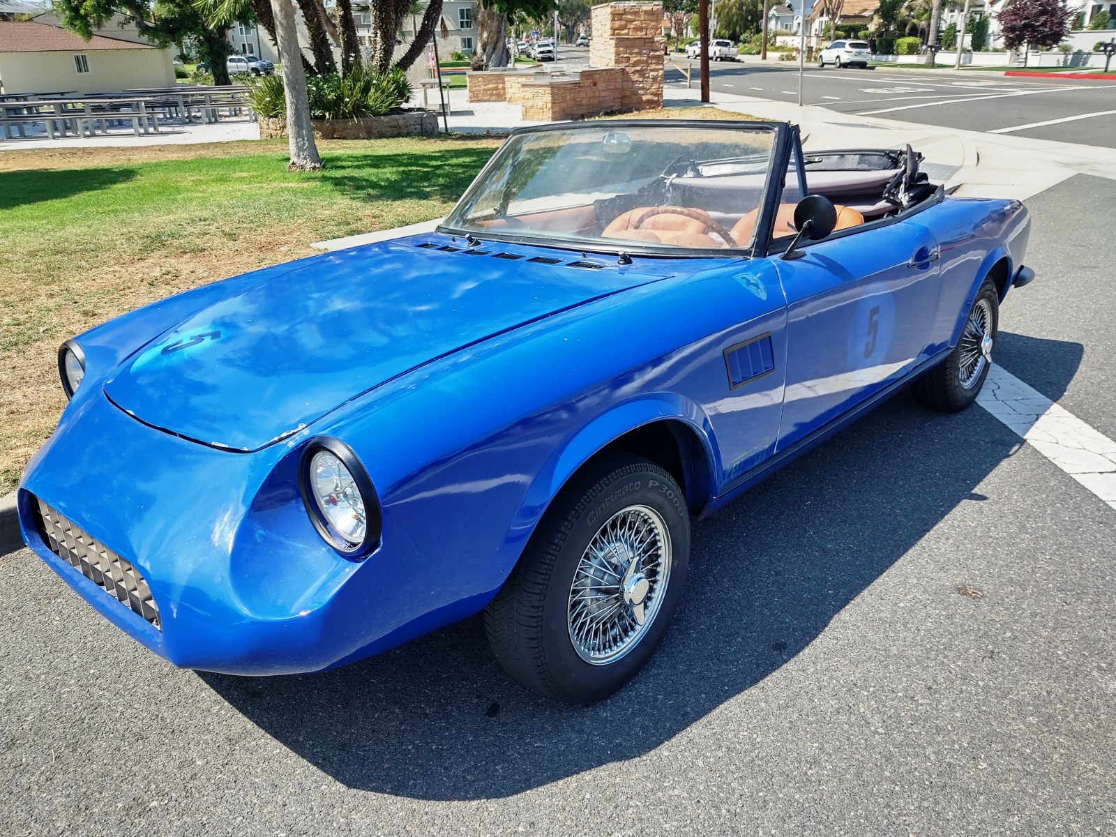 Fiat-124-Spider-1974-Convertible-Tan