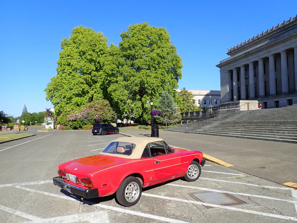 Fiat-Spider-2000-basic-1982-red