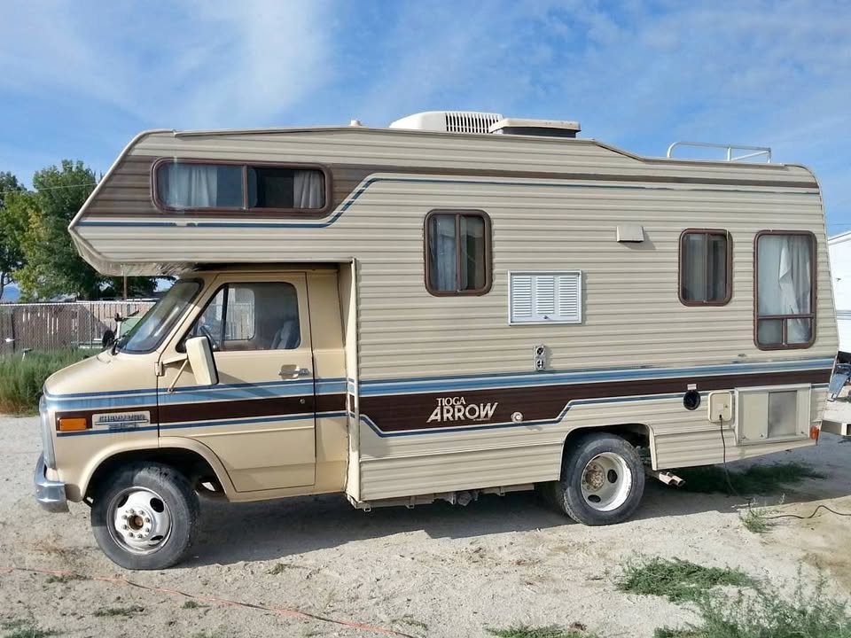 Fleetwood-ford-tigoa-arrow-Chevrolet-g30-1987