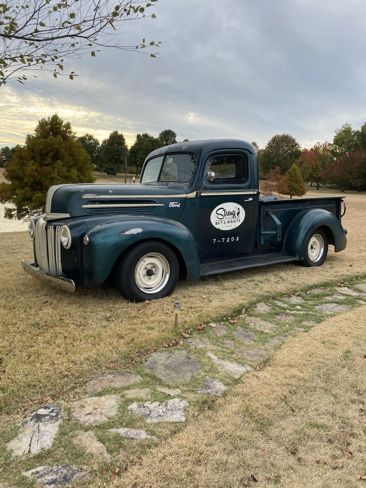 Ford-1-Series-1947-Standard-Cab-Pickup-Black