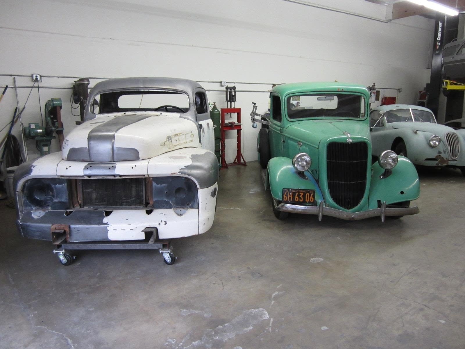 Ford-100-1952-Standard-Cab-Pickup-Black