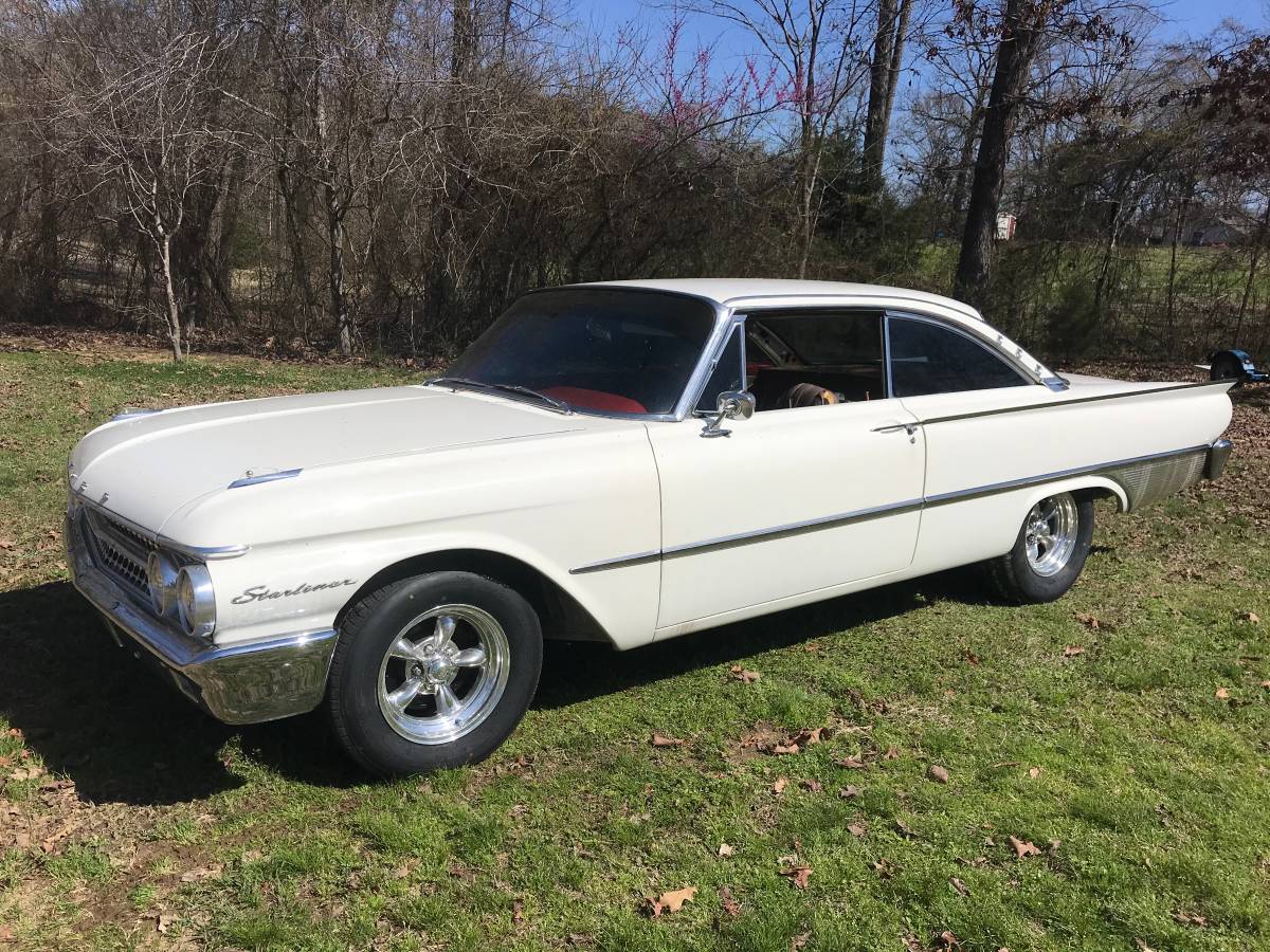 Ford-1961-starliner-1961-white