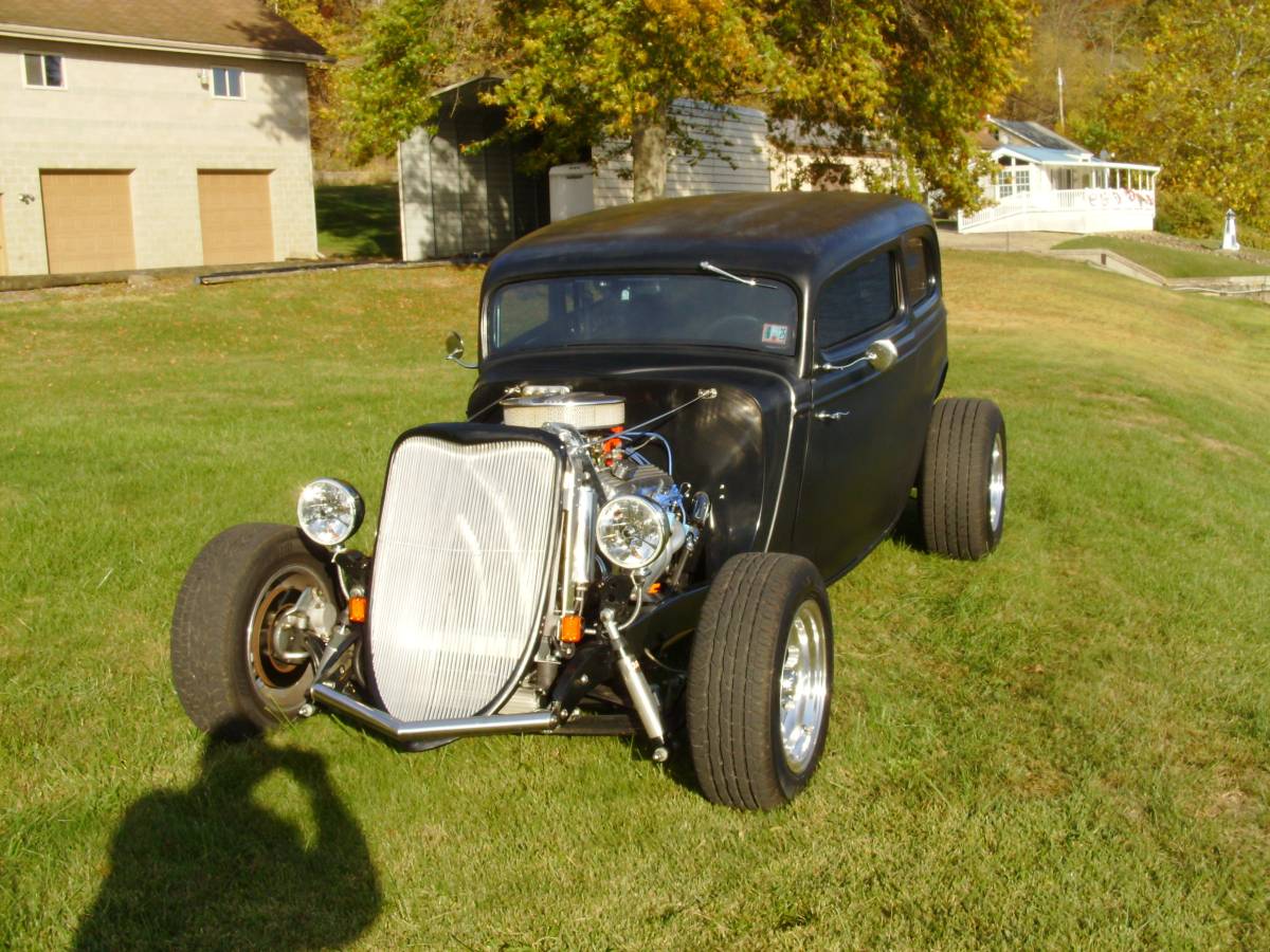 Ford-2-door-sedan-1933-black