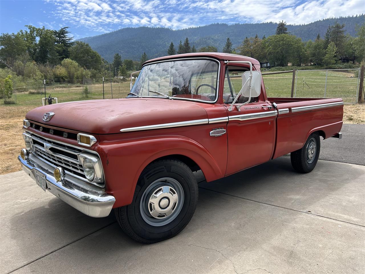 Ford-34-ton-pickup-1966-Rangoon-Red-Redwhite