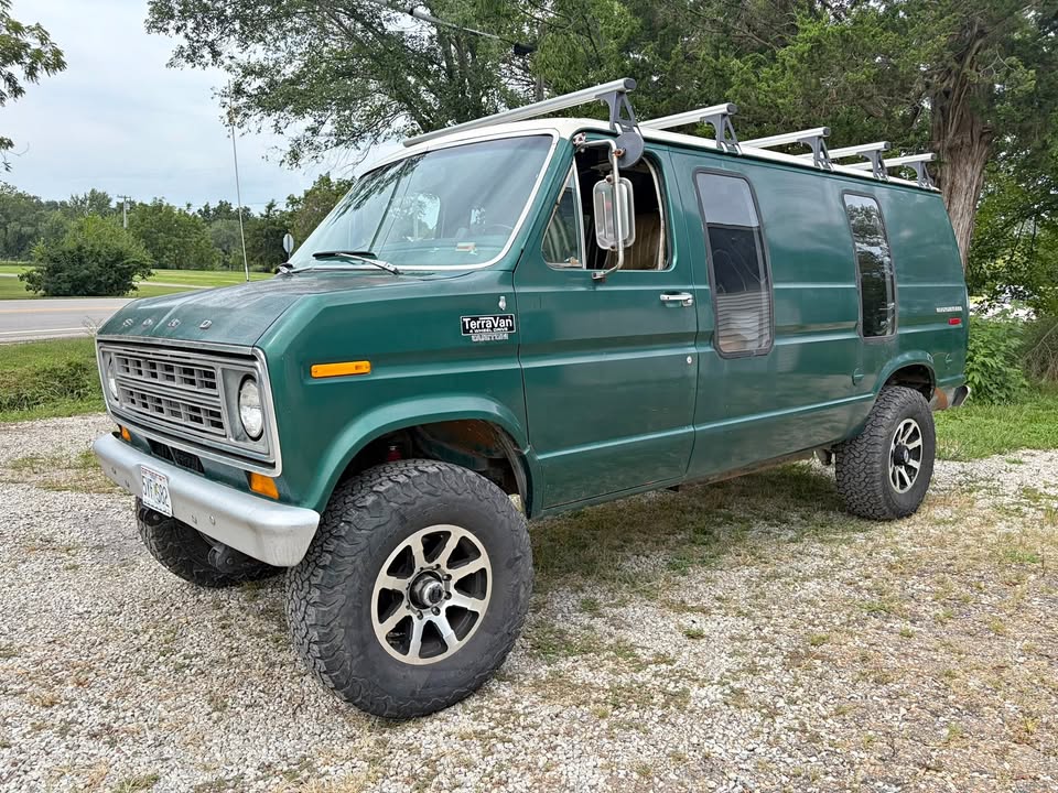Ford-350-econoline-van-4x4-1977
