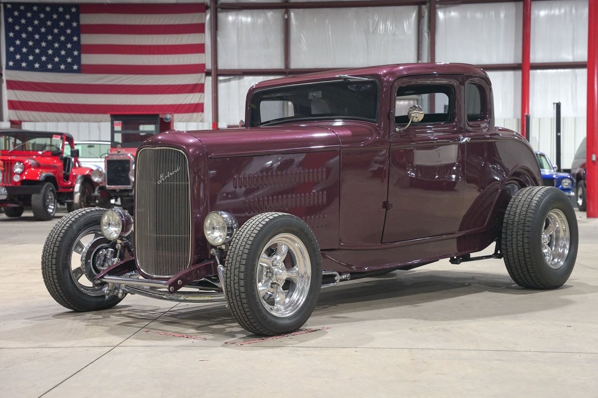 Ford-5-Window-1932-Coupe-Black