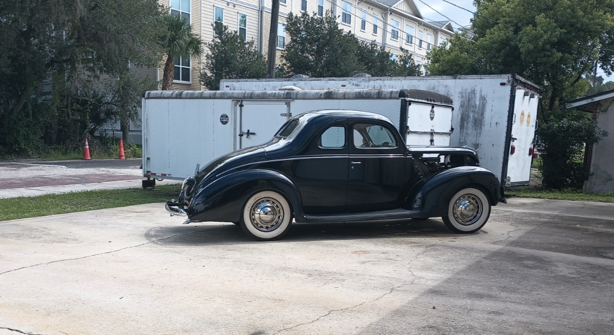 Ford-5-Window-1939-Coupe-Tan