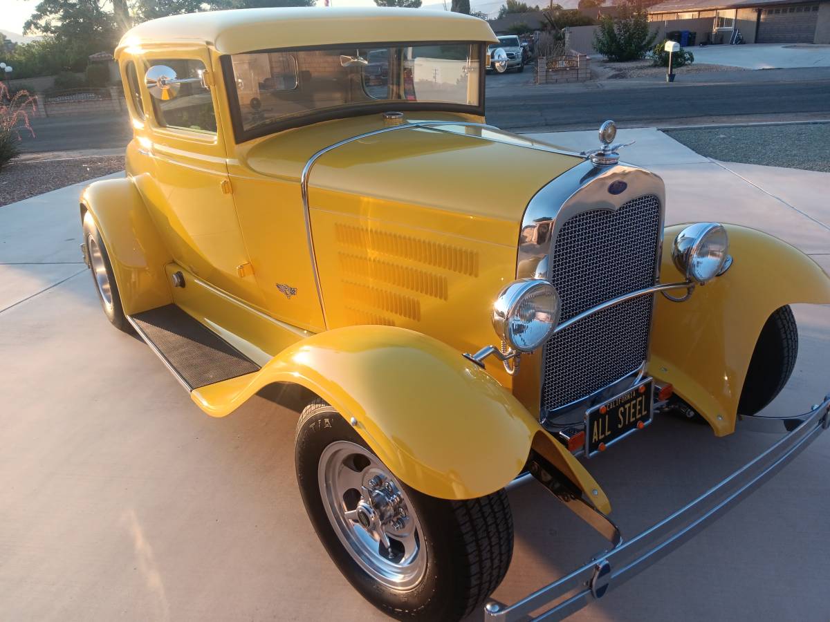 Ford-5-window-coupe-1931-Yellow