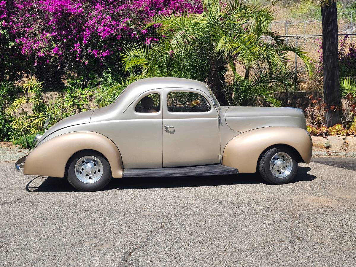 Ford-5-window-delux-coupe-1939-custom