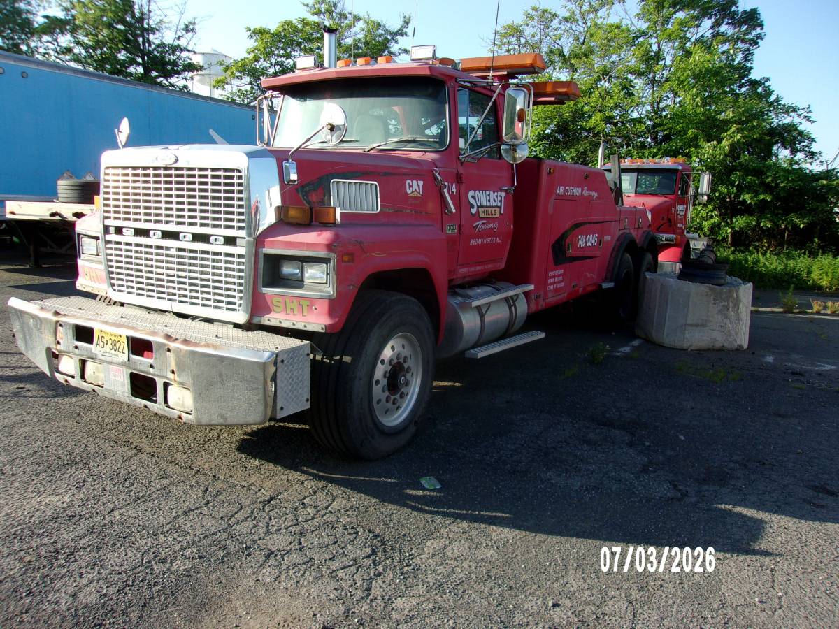 Ford-9000-1989-red