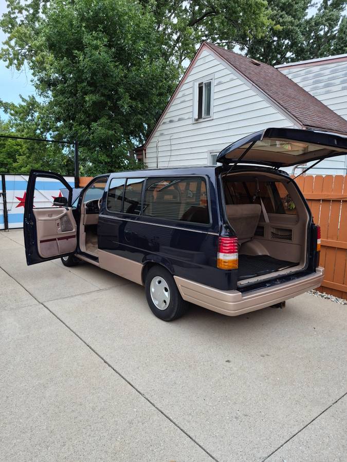 Ford-Aerostar-1996