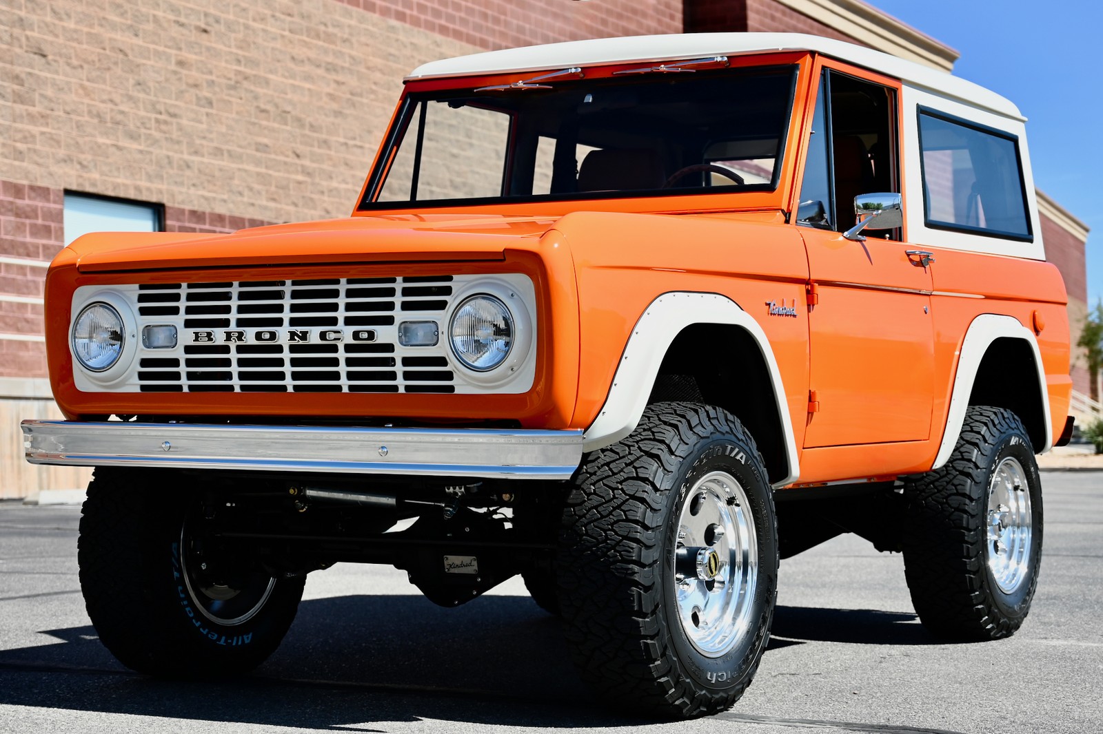 Ford-Bronco-1966-Brown Ford Bronco 1966