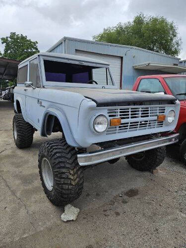 Ford-Bronco-1966-Gray