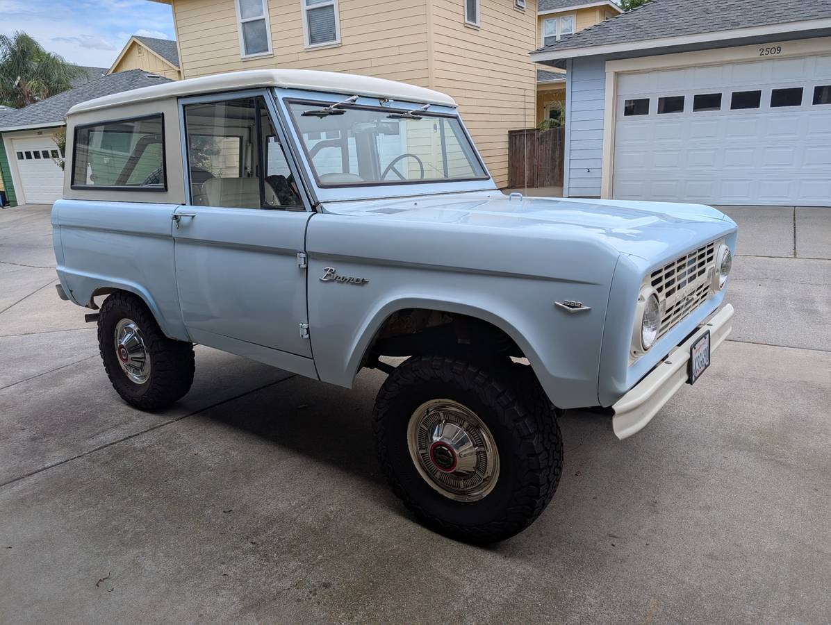 Ford-Bronco-1967-blue
