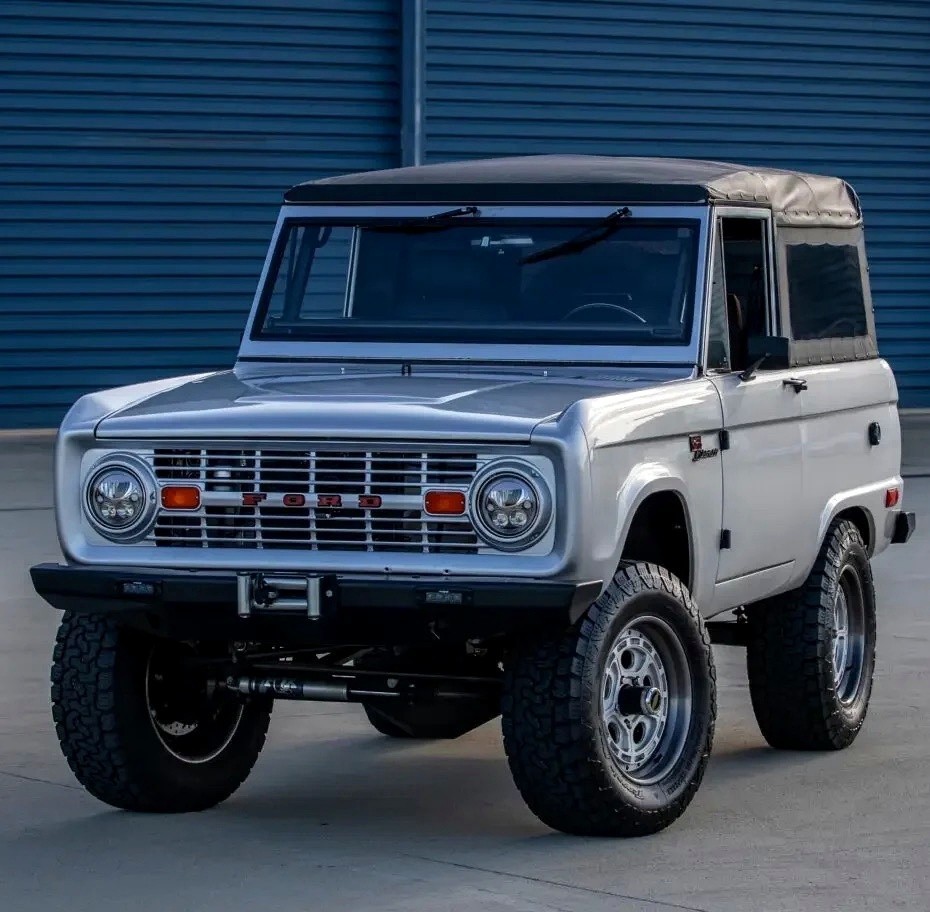 Ford-Bronco-1968-Black