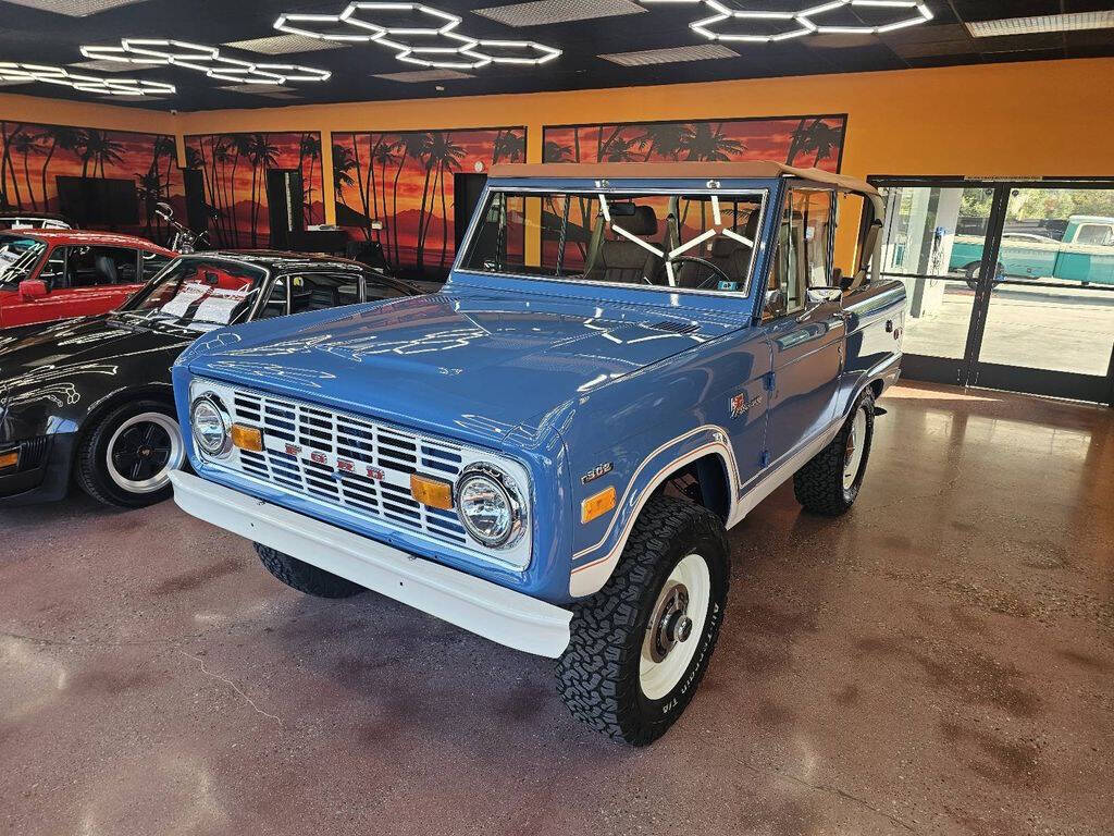 Ford-Bronco-1968-Blue-Brown