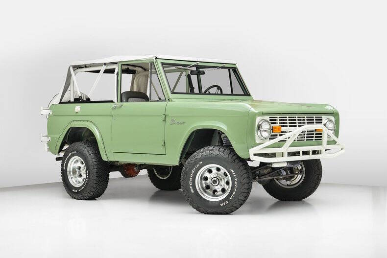 Ford-Bronco-1969-Boxwood-Green-Black-amp-Gray