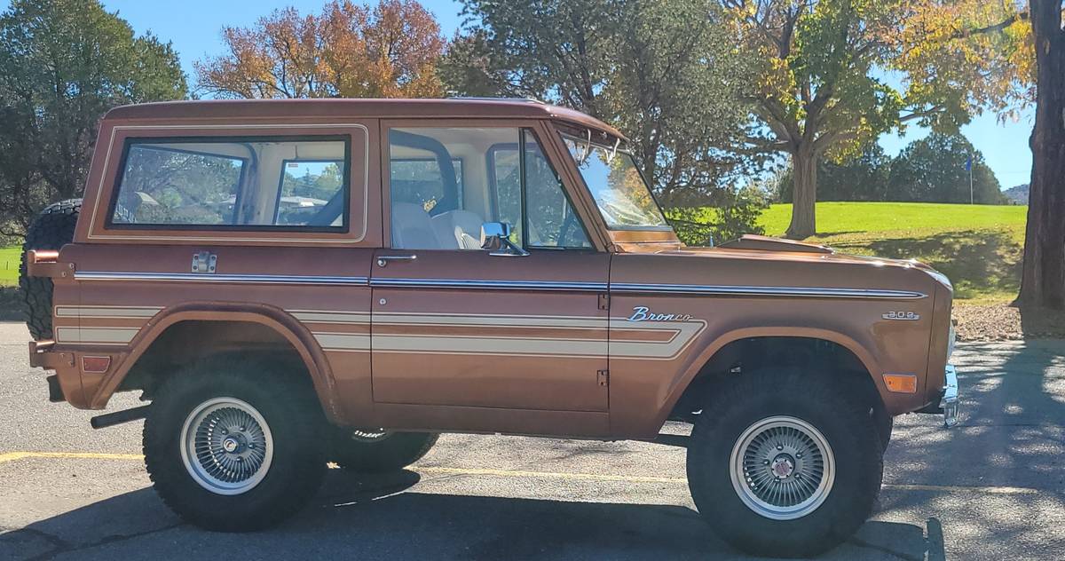 Ford-Bronco-1969-orange