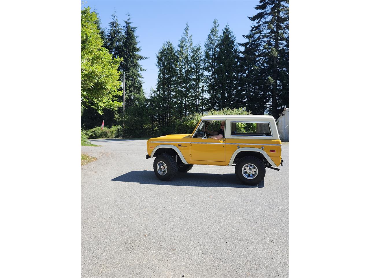 Ford-Bronco-1972-Yellow-Black