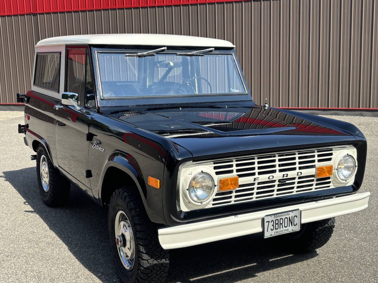 Ford-Bronco-1973-Black