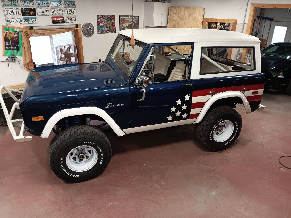 Ford-Bronco-1974-Blue