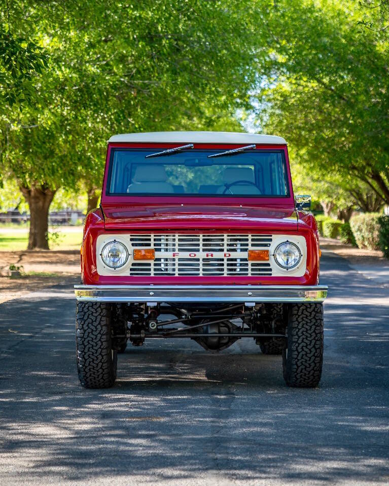 Ford-Bronco-1976-Red-White Ford-Bronco-1976-Red-White