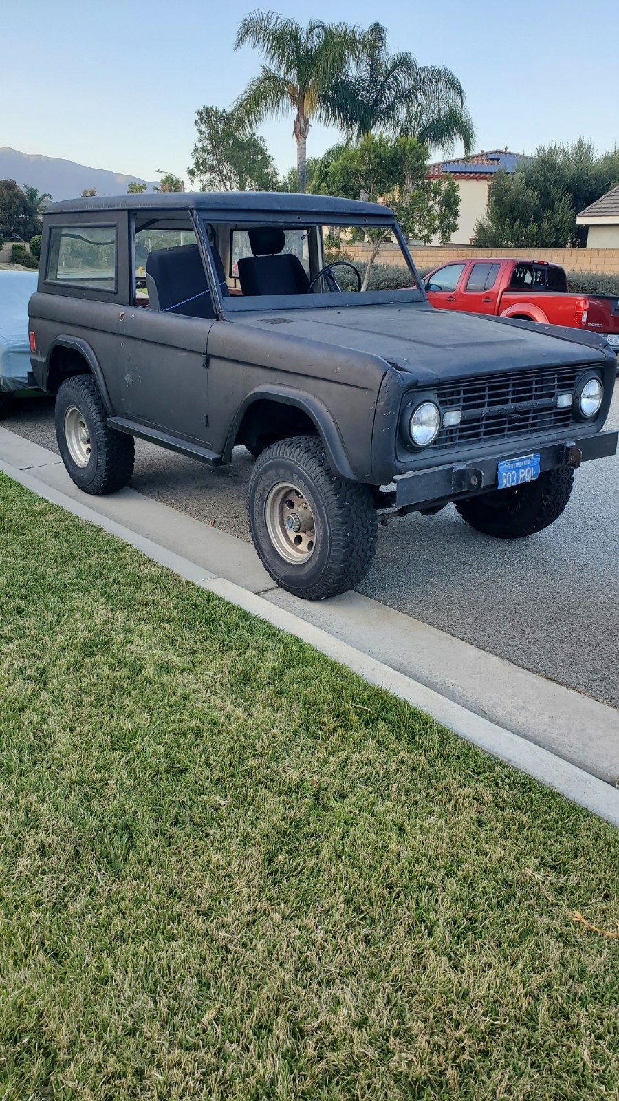 Ford-Bronco-1977-Black